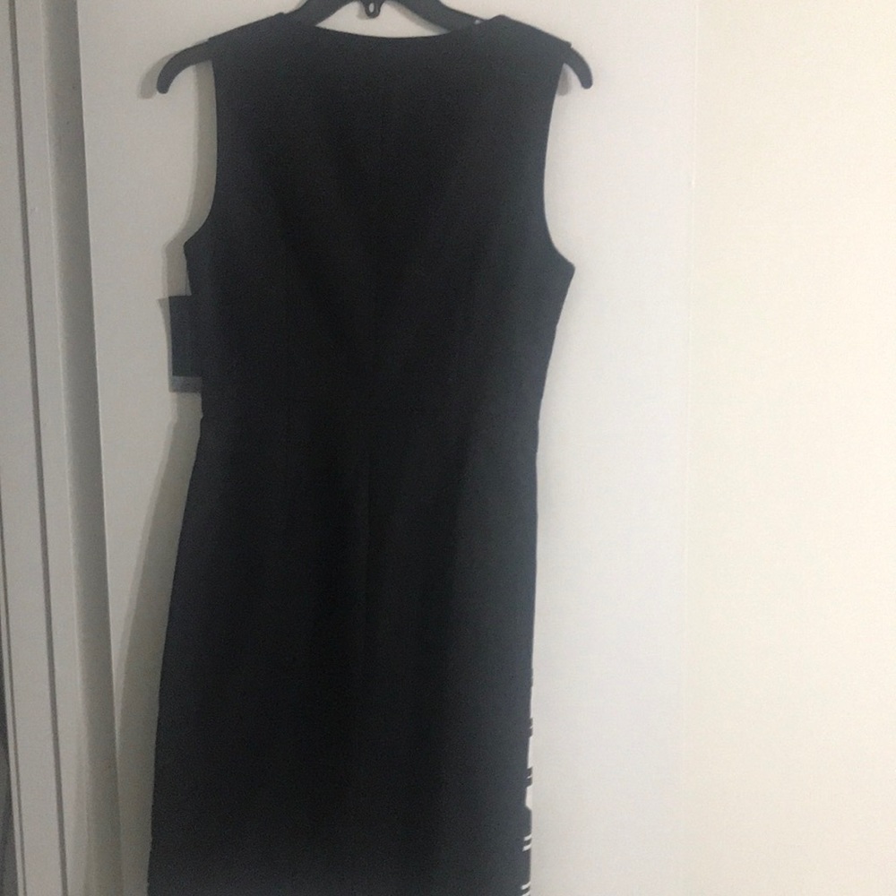 Worthington sleeveless black/white v-neck dress. - Picture 3 of 7